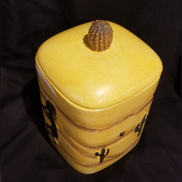 Ceramic Container - Picture 4 of 11